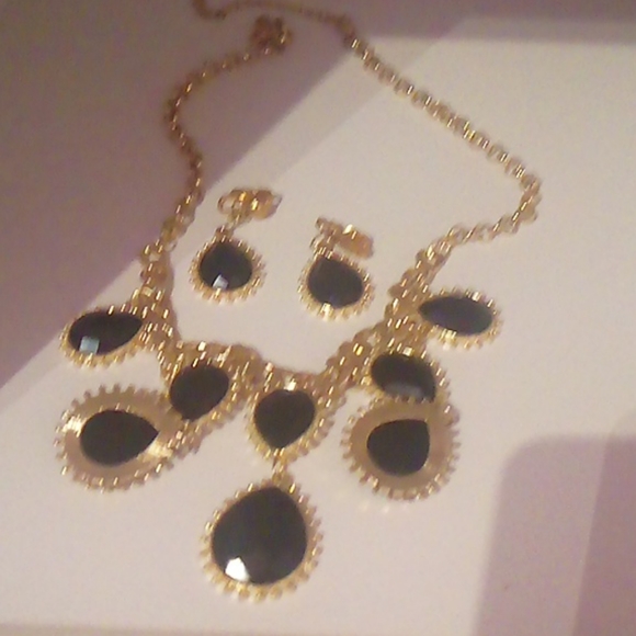Black is in to win necklaces - Picture 2 of 7